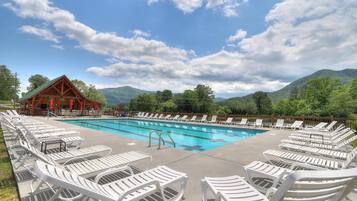 House, Multiple Beds (Eagle's View #356) | Pool | Outdoor pool