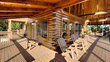 House, Multiple Beds (Eagle's View #356) | Terrace/patio