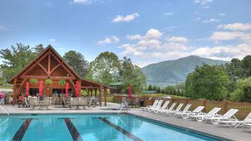 House, Multiple Beds (Eagle's View #356) | Pool