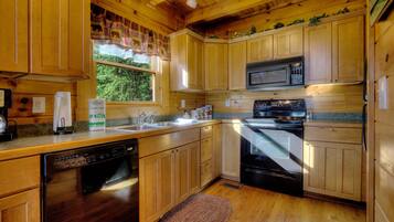 House, Multiple Beds (Eagle's View #356) | Private kitchen | Fridge, microwave, stovetop, dishwasher