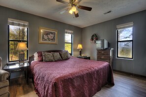 House, Multiple Beds (Kickback Shack #298) - Kickback Shack #298 (Sevierville)