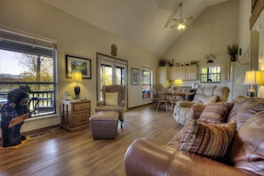 House, Multiple Beds (Kickback Shack #298) | Living room - Kickback Shack #298 (Sevierville)