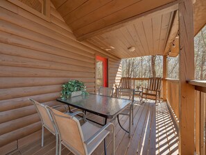 Outdoor dining - Cottage In The Pines #297 (Sevierville)