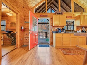Rumah, Beberapa Tempat Tidur (Cottage In The Pines #297) | Interior