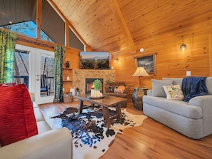 Rumah, Beberapa Tempat Tidur (Cottage In The Pines #297) | Area keluarga | Televisi 36-inci dengan saluran TV digital