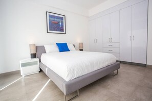 2 habitaciones y espacio para trabajar con laptop 