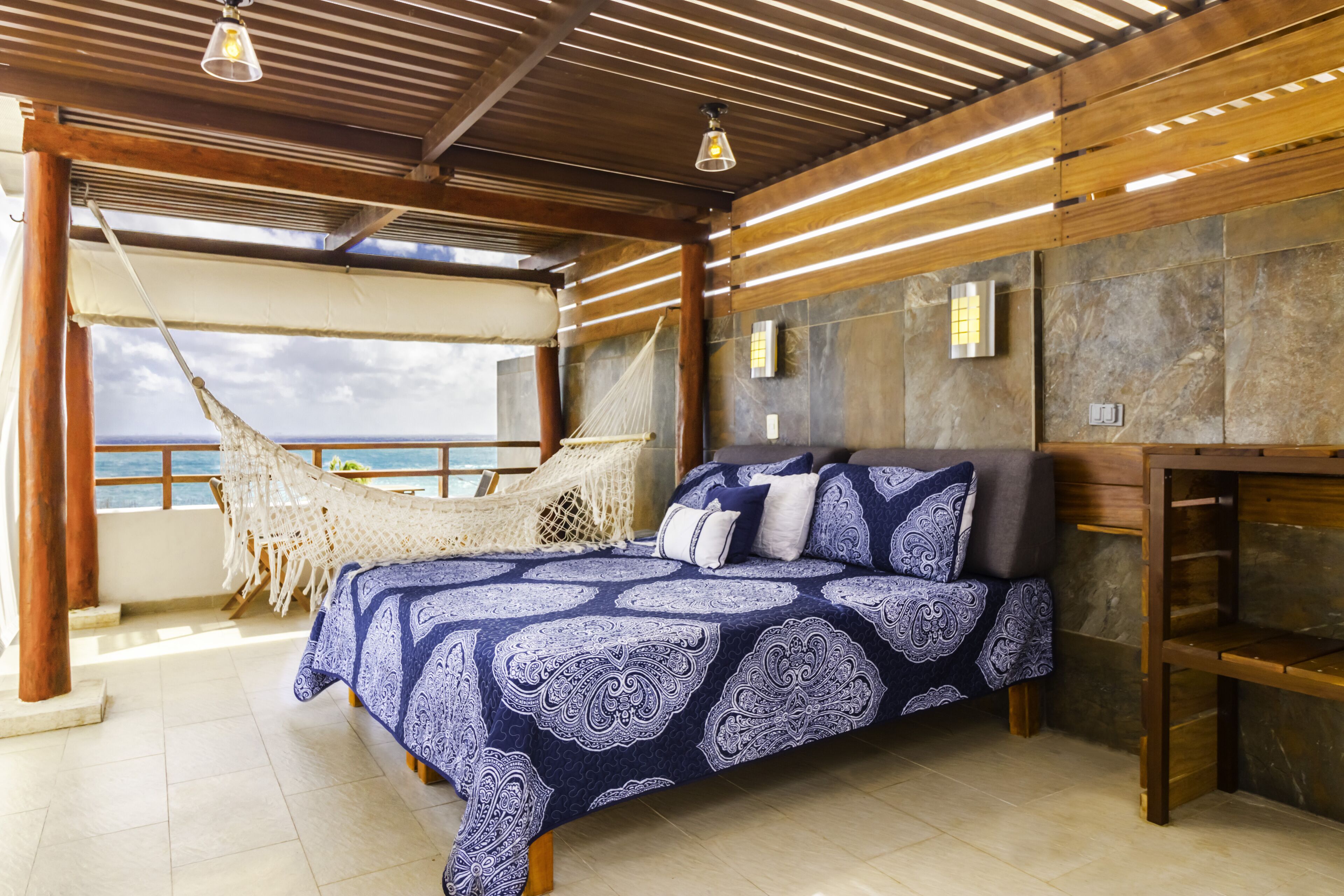 3 habitaciones y espacio para trabajar con laptop 