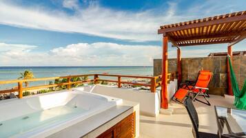 Tina de hidromasaje al aire libre