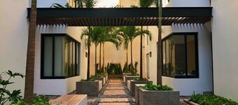 3-br Condo, Partial Ocean View, 2blocks From Ocean