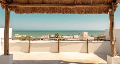Brand NEW Condo for 6, 1 Block From the Beach, AC!