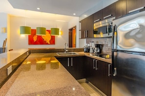 Oven, stovetop, cookware/dishes/utensils