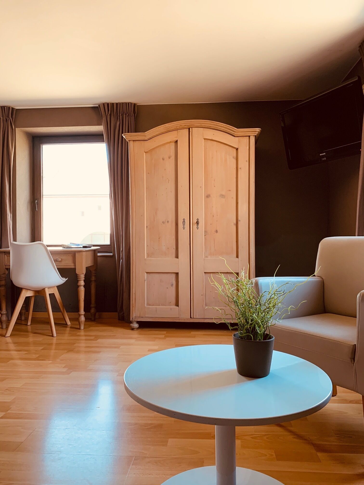 superior room | living area | flat-screen tv