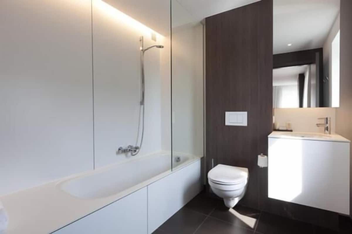 free toiletries, hair dryer, towels, toilet paper