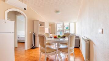 Panoramic-Apartment, 2 Schlafzimmer, Meerblick, Meerseite (Atlantis) | Wohnbereich