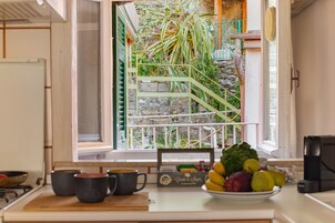 Frigobar, cafetera/tetera, tetera/pava eléctrica