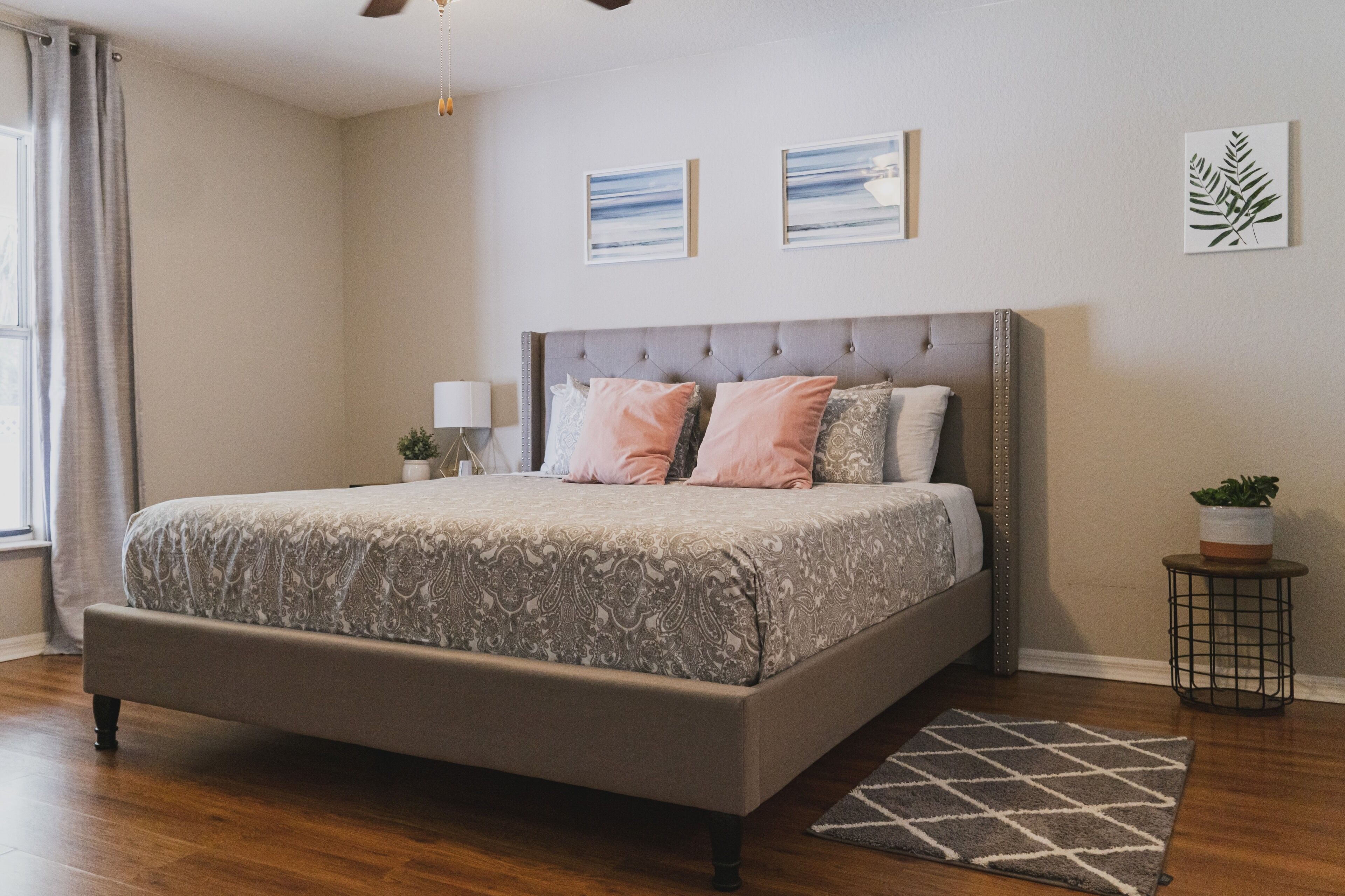 2 habitaciones, escritorio, tabla de planchar con plancha y wifi gratis 