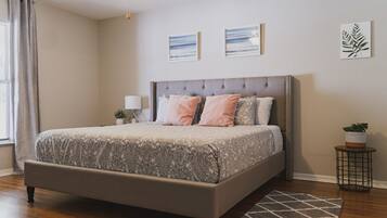 2 habitaciones, escritorio, tabla de planchar con plancha y wifi gratis