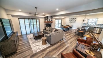 Presidential House, Fireplace, Golf View | Living room | 40-inch flat-screen TV with cable channels, TV, fireplace