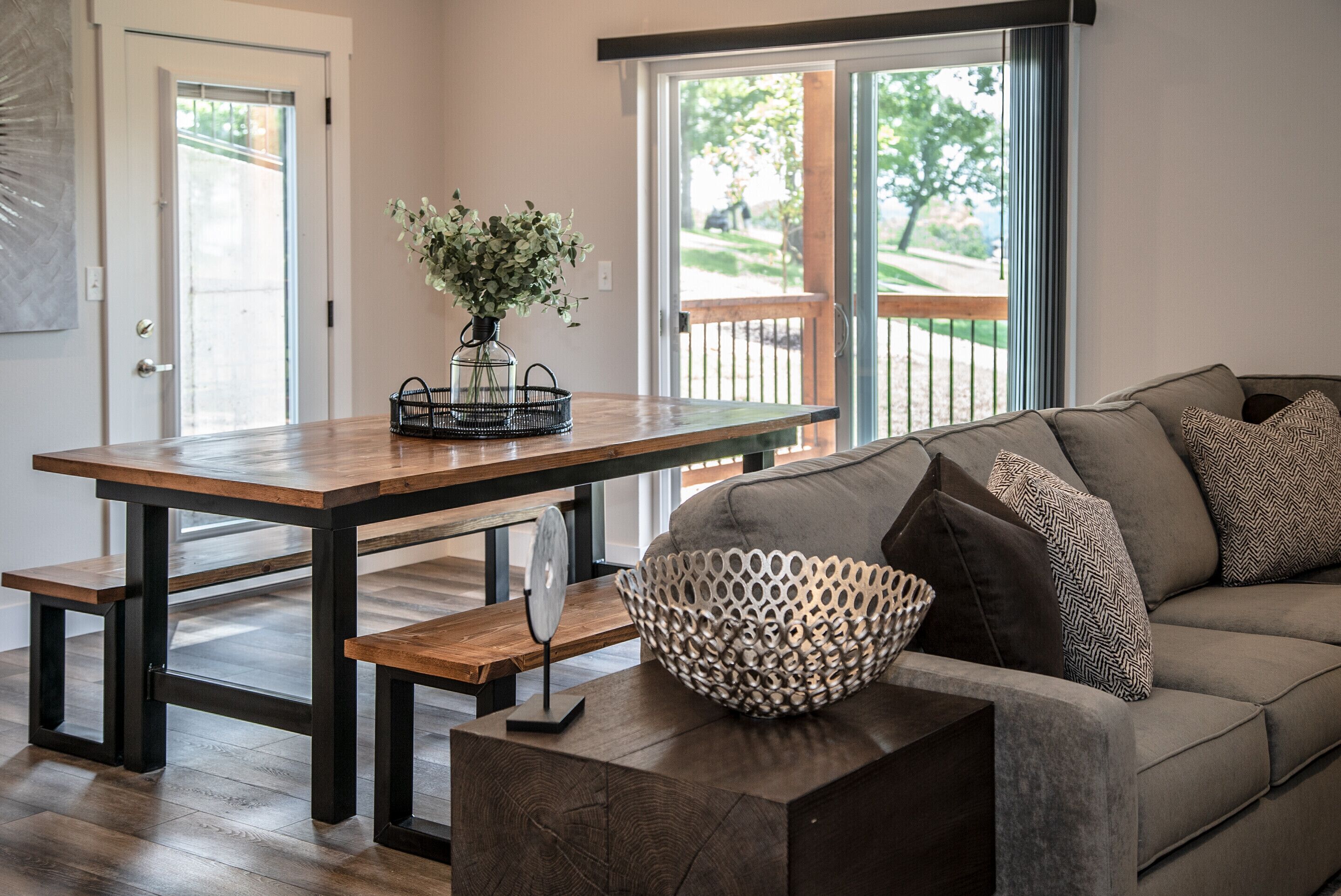 Executive House, Fireplace, Golf View | Living area | 40-inch flat-screen TV with cable channels, TV, fireplace