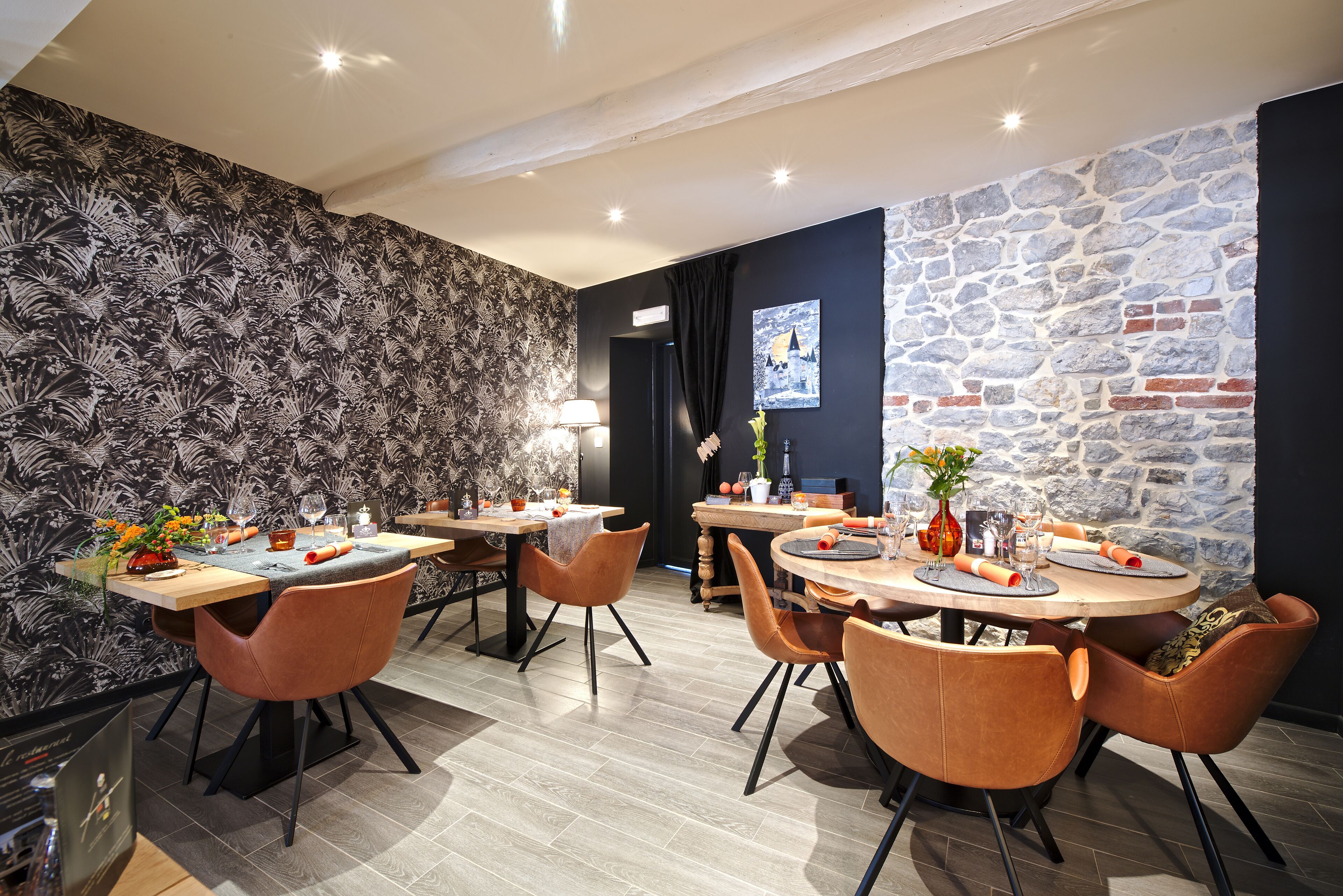 Serveert ontbijt, lunch en diner