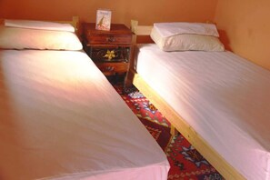 ห้องดับเบิล, ห้องน้ำส่วนตัว | Wi-Fi ฟรี, ผ้าปูที่นอน