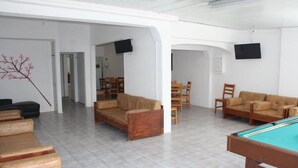 Lobby sitting area - Hostel Amoreira (Portimão)