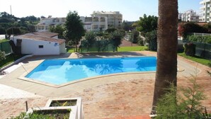 Outdoor pool - Hostel Amoreira (Portimão)