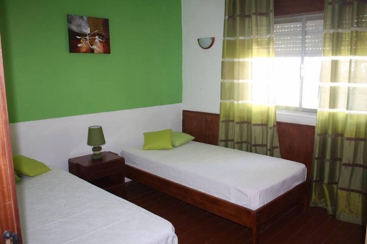 Chambre avec lits jumeaux, vue jardin