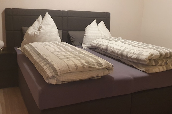 Schlafraum mit Doppelbett