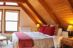 4 bedrooms, desk, travel crib, free WiFi
