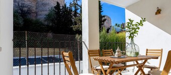 Cozy house with a terrace located in the Albaicín. Alhacaba