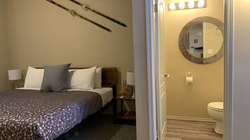 2 bedrooms, iron/ironing board, travel crib, free WiFi