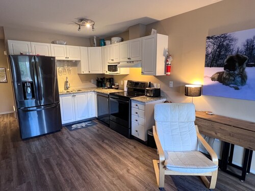 5 Mins to the Resort & Fernie. On the Elk River