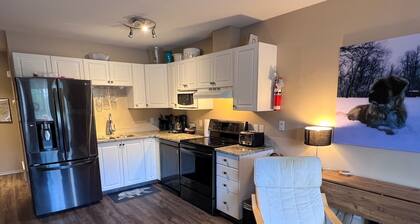 5 Mins to the Resort & Fernie. On the Elk River