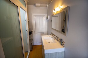 Standard Δωμάτιο | Μπάνιο | Ντουζιέρα, πετσέτες, Σαπούνι, Σαμπουάν