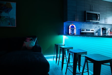 Starry Luxurious Nights Midtown/Downtown 2 Beds/1 Bath