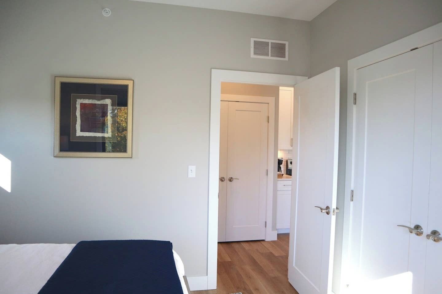 1 bedroom, desk, iron/ironing board, WiFi