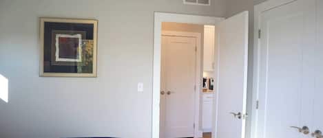 1 soverom, skrivebord, strykejern/-brett og wi-fi