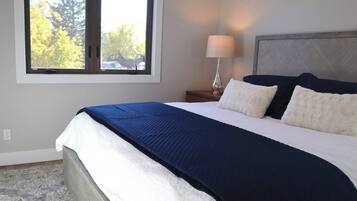 1 bedroom, desk, iron/ironing board, WiFi