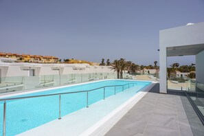 Outdoor pool, open 10:00 AM to 6:00 PM, pool umbrellas, sun loungers - Hotel Taimar (Pajara)