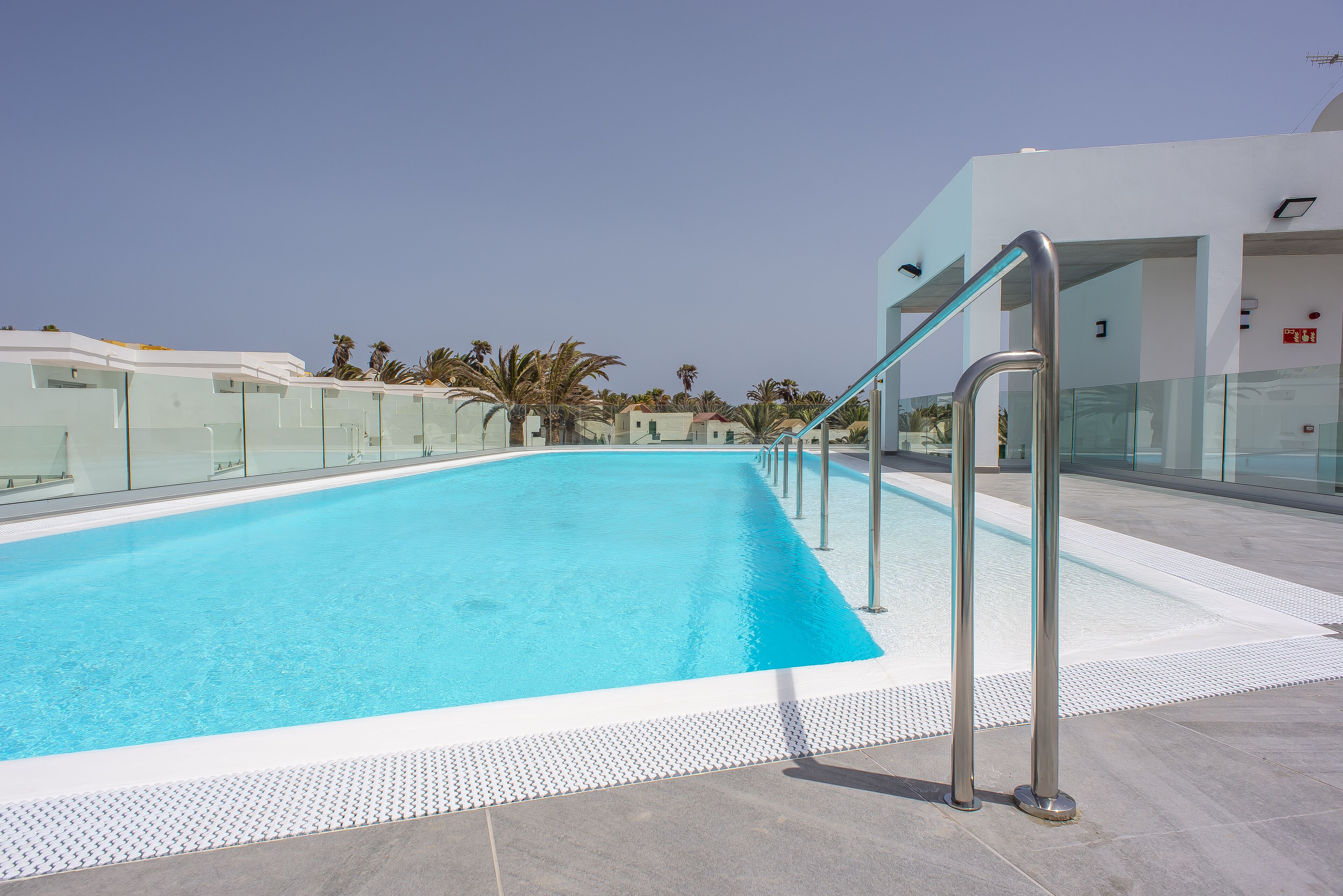 outdoor pool, open 10:00 am to 6:00 pm, pool umbrellas, pool loungers