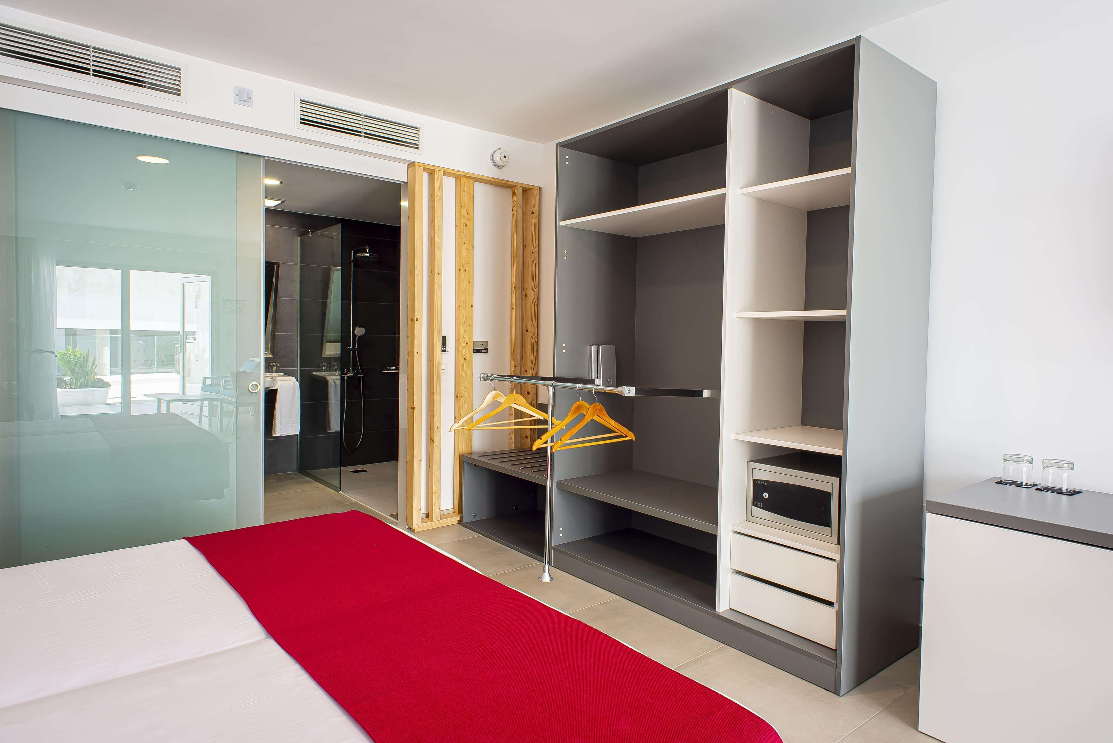 1 bedroom, minibar, desk, soundproofing