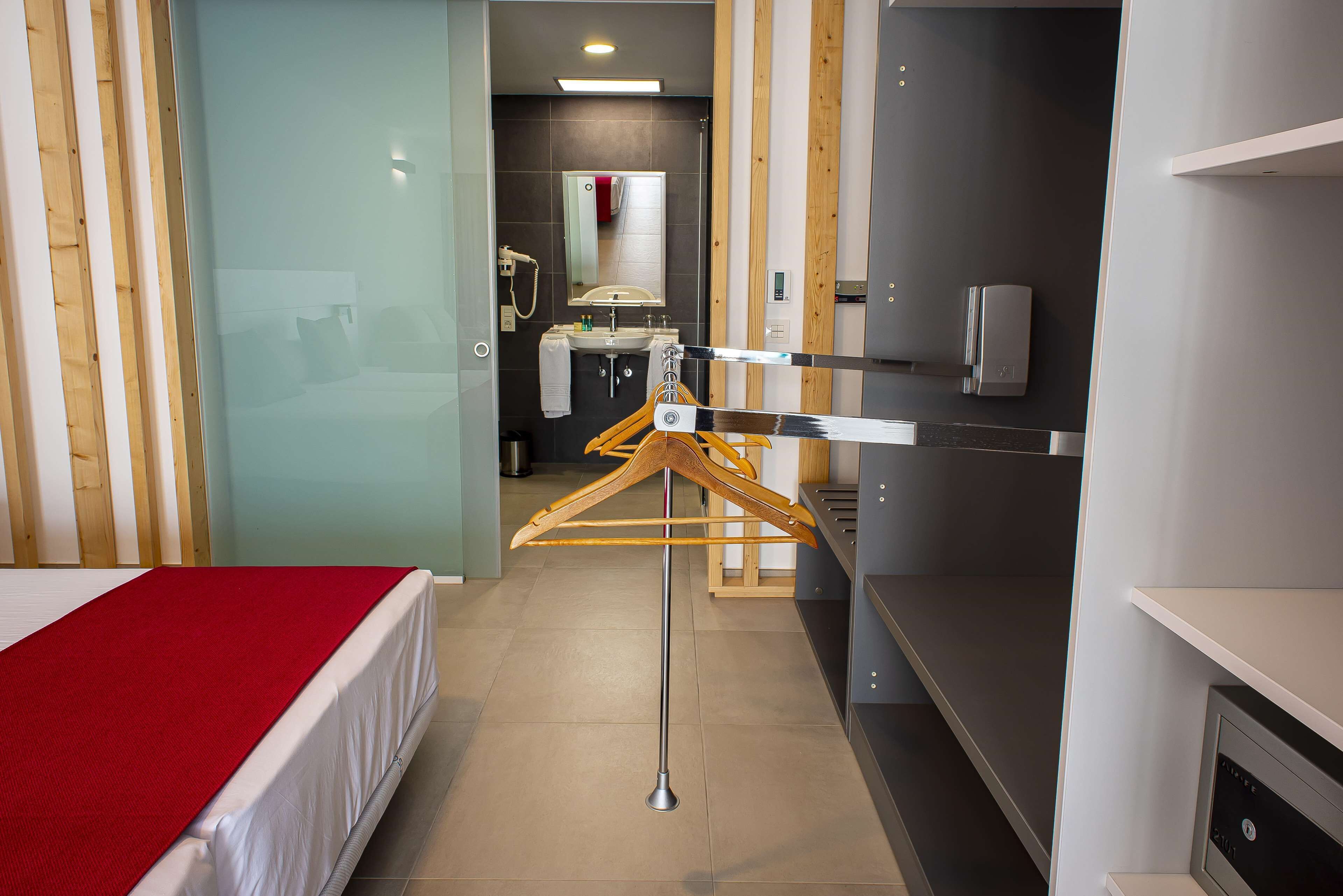 1 bedroom, minibar, desk, soundproofing