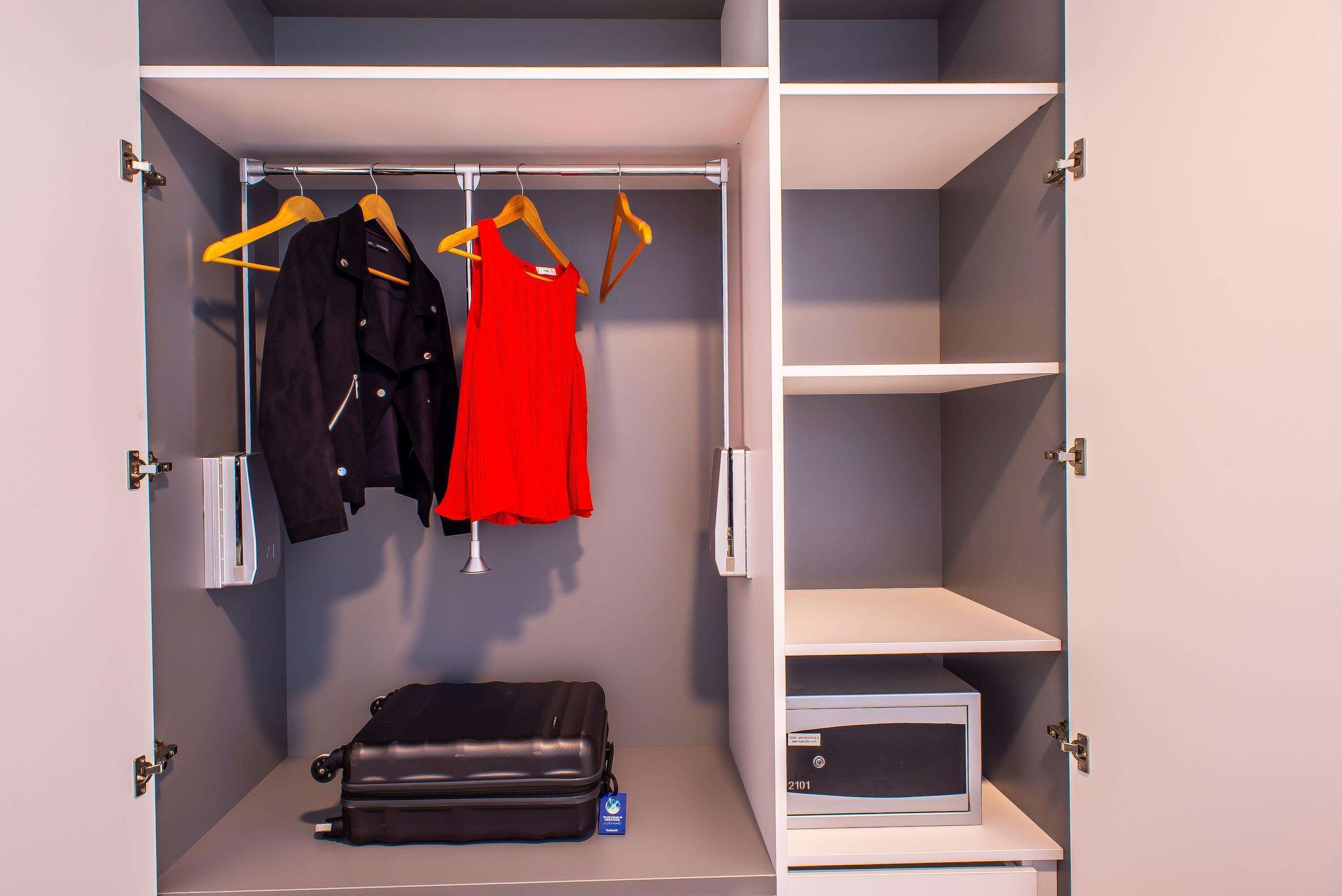 1 bedroom, minibar, desk, soundproofing