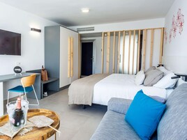 Minibar, desk, soundproofing, free WiFi