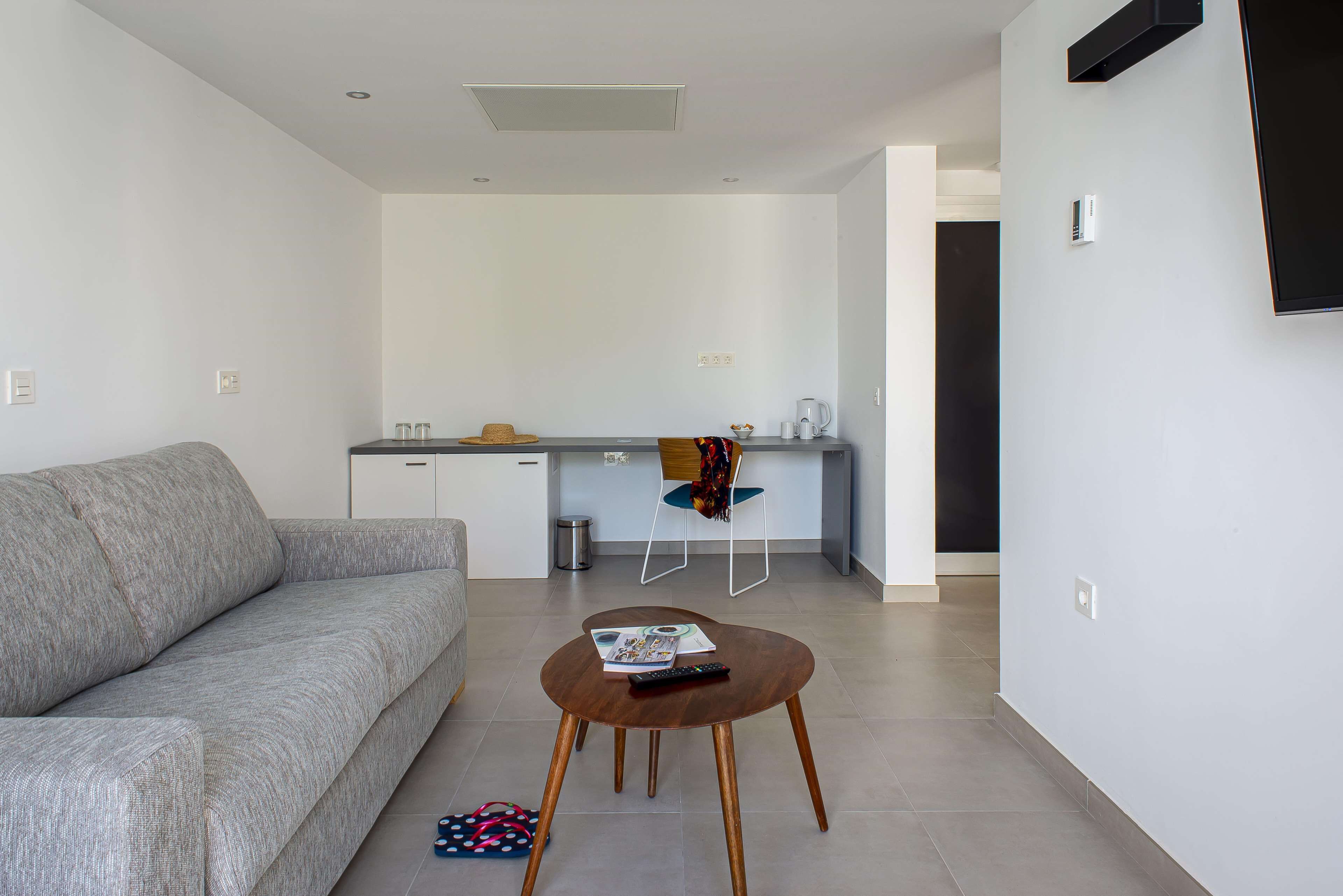 1 bedroom, minibar, desk, soundproofing