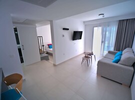 Minibar, desk, soundproofing, free WiFi