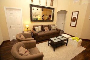 Vila | Ruang keluarga | TV LCD dan pemutar DVD