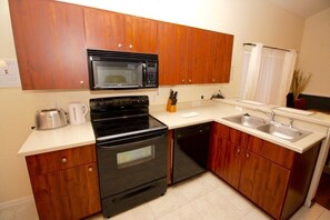 Vila | Dapur pribadi | Lemari es, microwave, oven, dan mesin pencuci piring