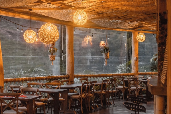 2 restaurants, breakfast, lunch, dinner served; Italian cuisine